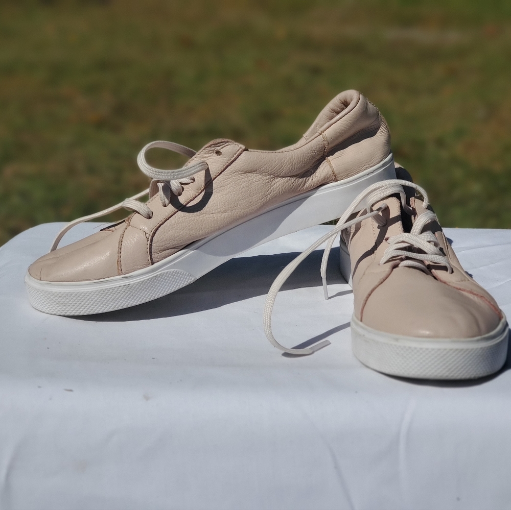 Casual  athletic shoes